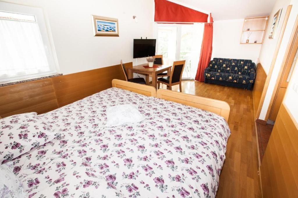 B&B Pansion Vago Malinska Eksteriør billede